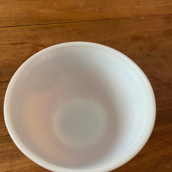 Vintage Pyrex Small Mixing Bowl - Picture 3 of 5